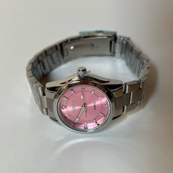 Women's Luxury Stainless Steel Quartz Watch - Picture 1 of 3